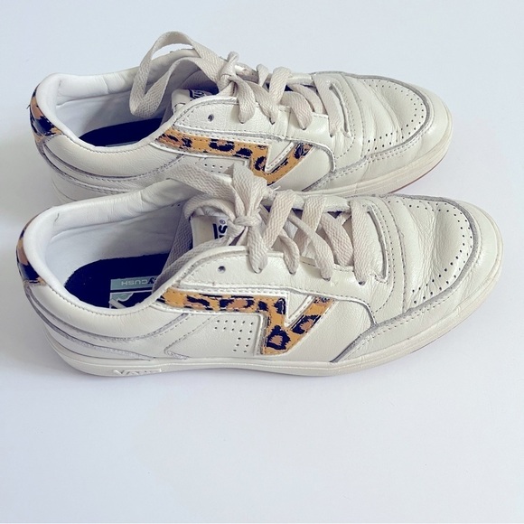 VANS White Leather Sneakers Women Size 7 Animal Print Trim Lace Up Casual Comfy - Picture 1 of 12